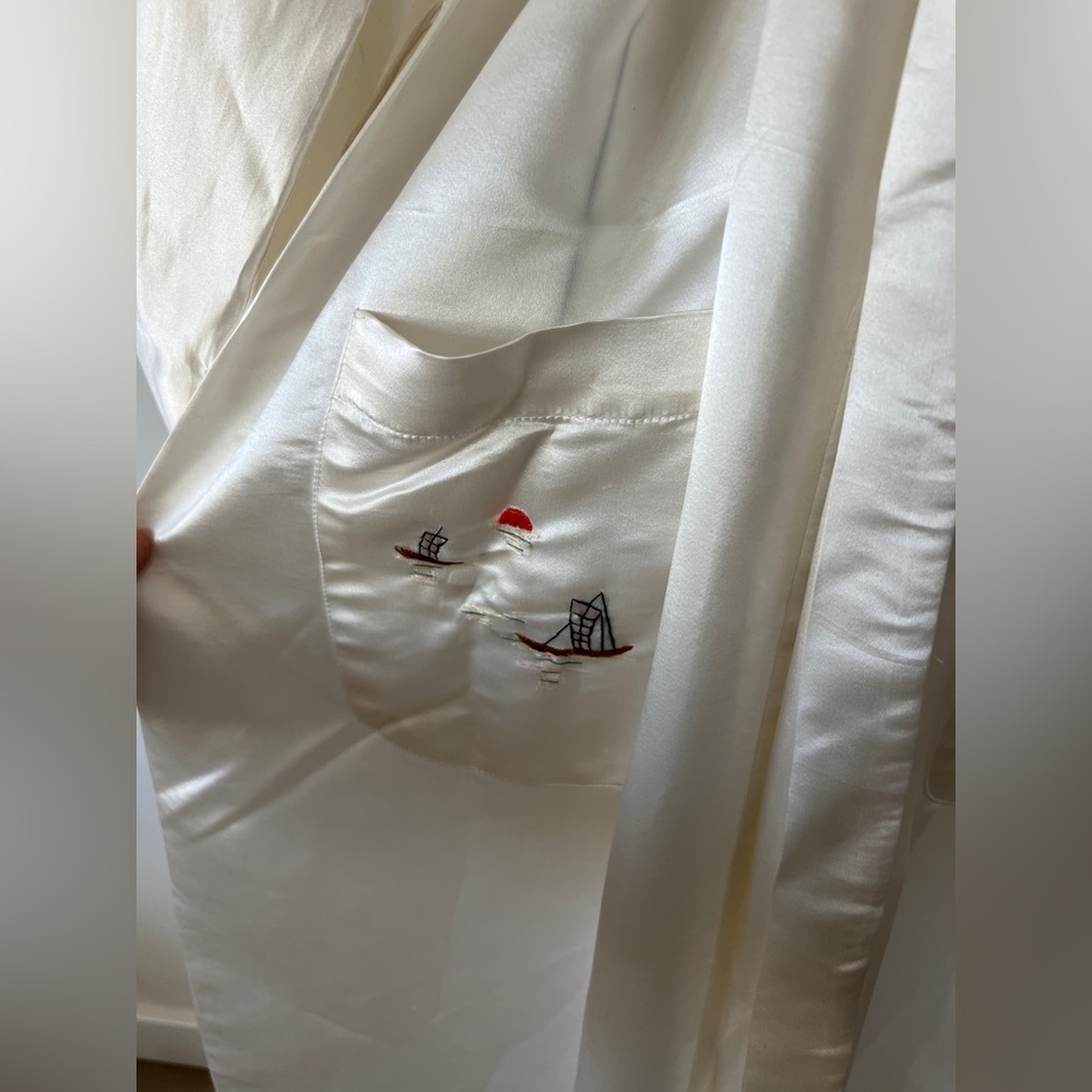 Traditional Chinese Silk Embroidered Robe - Picture 3 of 5
